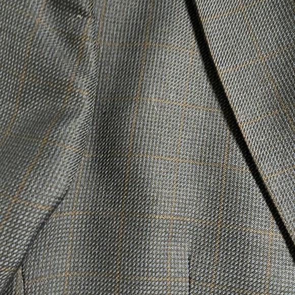 "Sleek & Professional: Stafford Business Blazer โ Excellent Condition - Picture 2 of 5